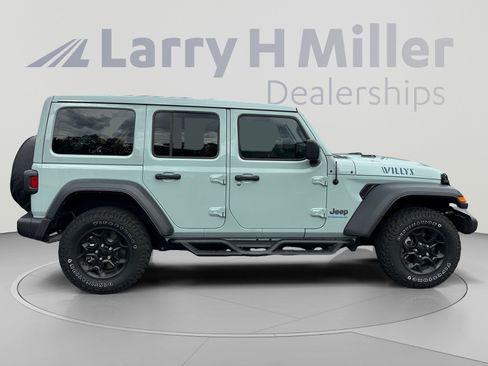 Used 2023 Jeep Wrangler Unlimited w/ Sun & Screen Package AWD/4WD image 6