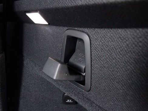 Certified 2025 Volvo XC90 B6 Plus w/ Protection Package Premier image 35