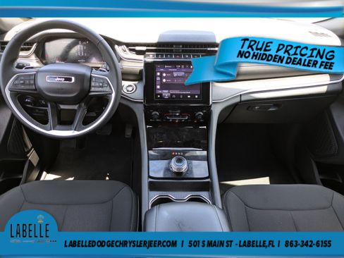 Used 2024 Jeep Grand Cherokee Laredo AWD/4WD image 14