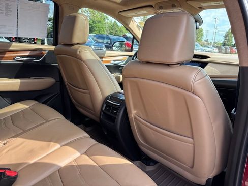 Used 2018 Cadillac XT5 Platinum AWD/4WD image 16