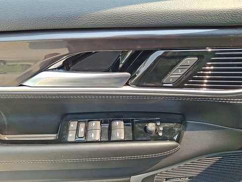 Used 2023 Jeep Wagoneer 4WD image 10