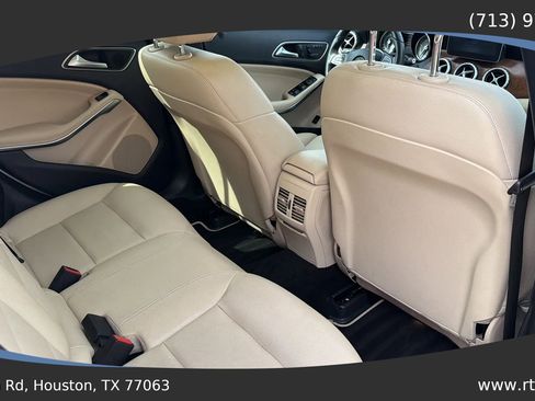 Used 2017 Mercedes-Benz GLA 250 w/ Premium Package image 33