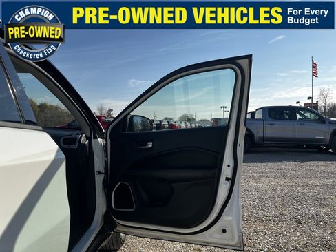 Used 2018 Jeep Compass Latitude w/ Popular Equipment Group image 38