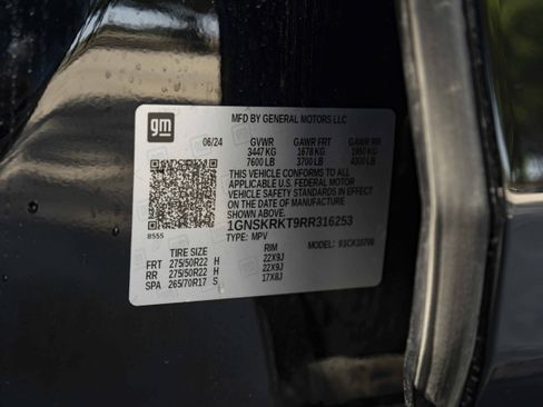 Used 2024 Chevrolet Tahoe RST w/ Luxury Package AWD/4WD image 45