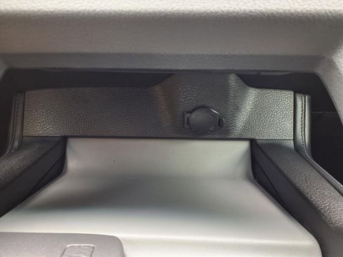 Used 2019 Toyota Avalon XLE image 12