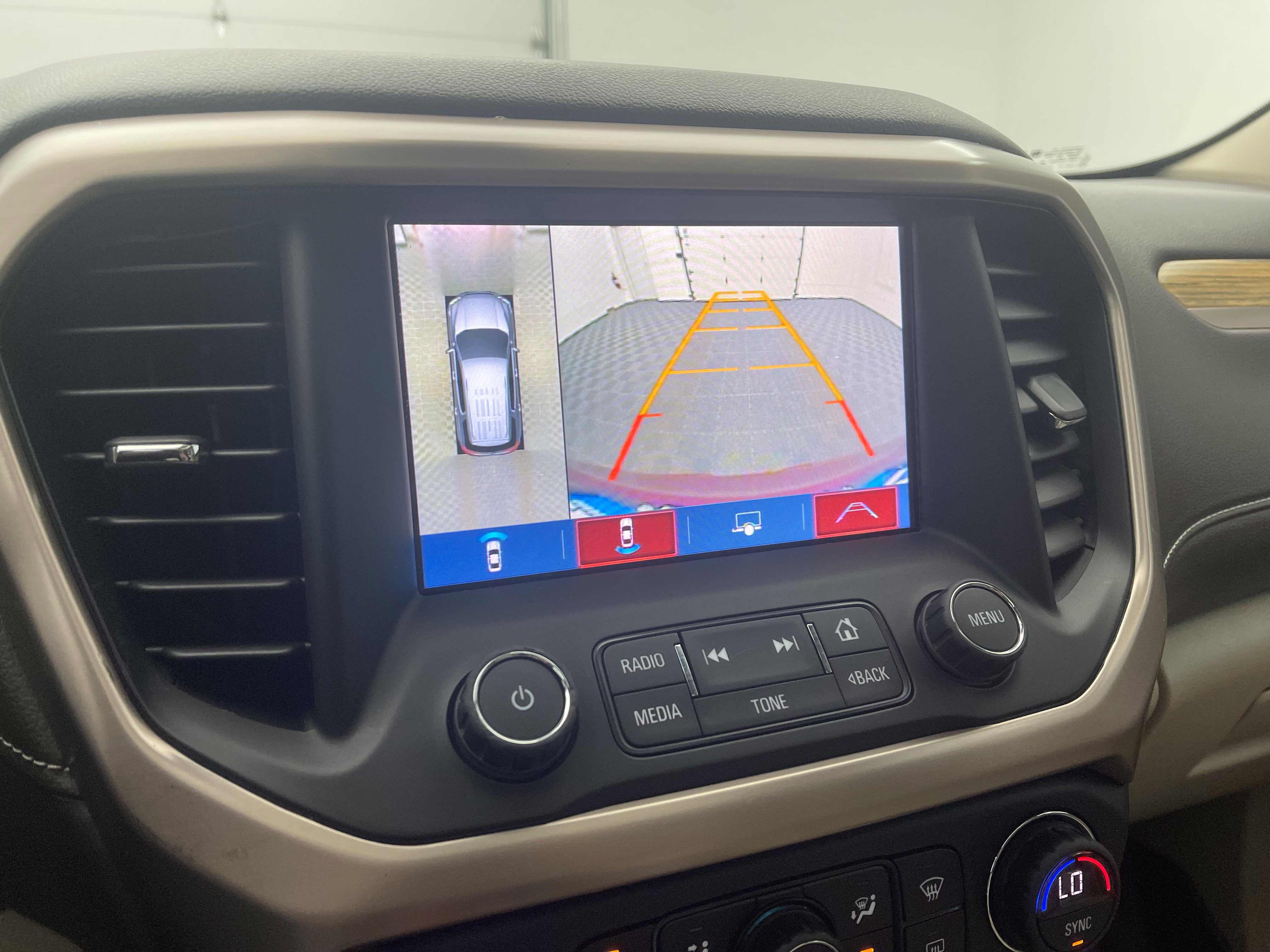 Used 2017 GMC Acadia Denali w/ Technology Package AWD/4WD image 4