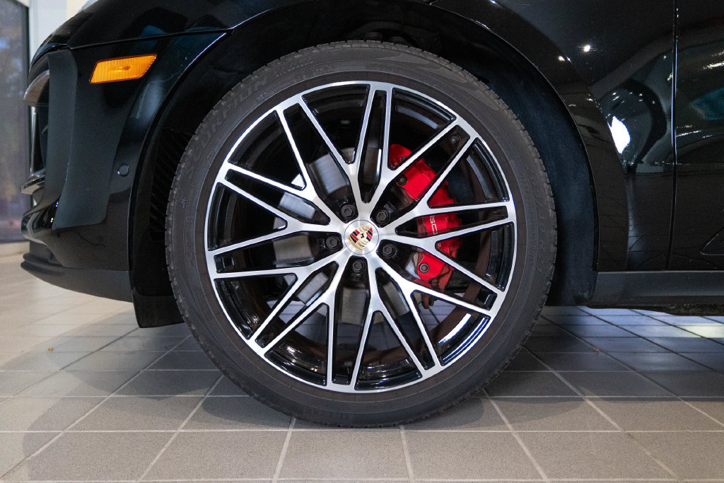 Certified 2023 Porsche Macan S AWD/4WD image 12