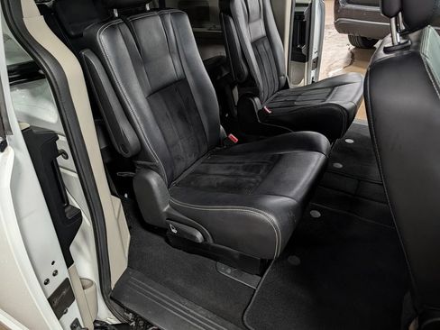 Used 2018 Dodge Grand Caravan SXT FWD image 33