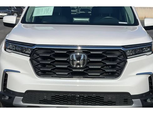 Certified 2025 Honda Pilot EX-L image 46