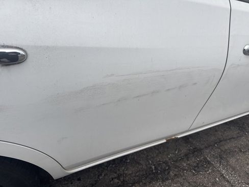 Used 2014 Nissan Versa SV image 5