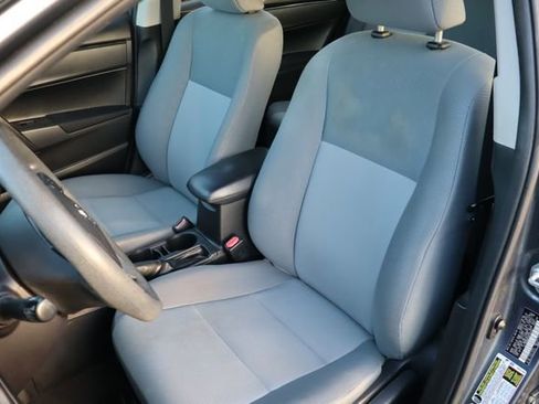 Used 2017 Toyota Corolla L FWD image 6