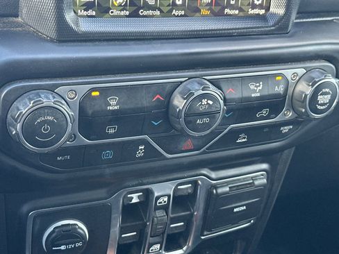 Used 2023 Jeep Wrangler Unlimited Sahara AWD/4WD image 22