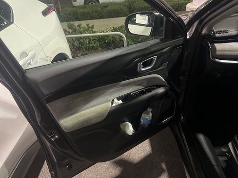 Used 2022 Jeep Compass Sport image 9