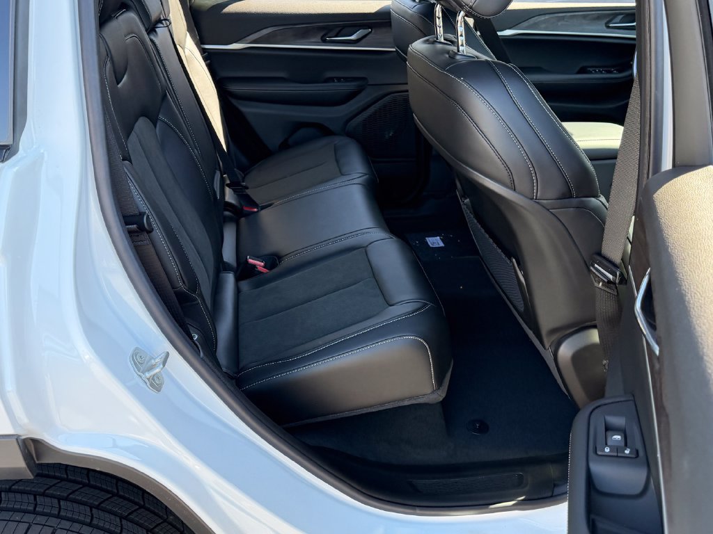 New 2026 Jeep Grand Cherokee Altitude RWD image 17