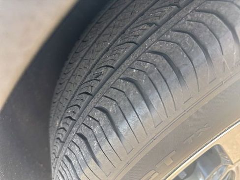 Used 2021 Buick Envision Essence image 4