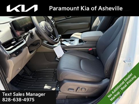New 2026 Kia Carnival FWD image 17