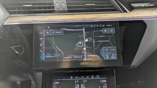 Used 2022 Audi e-tron Prestige w/ Prestige Package AWD/4WD image 28