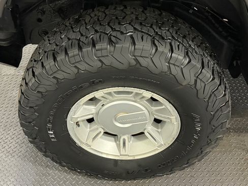 Used 2004 HUMMER H2 w/ Preferred Equipment Group AWD/4WD image 21
