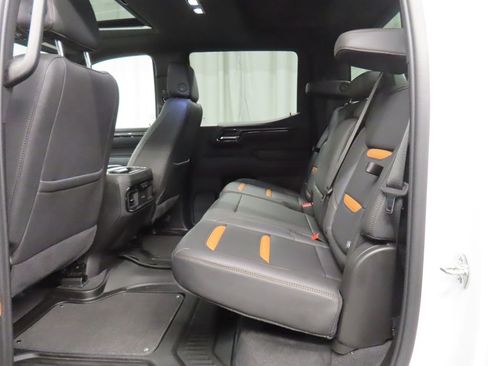 Used 2025 GMC Sierra 1500 AT4 w/ AT4 Premium Package AWD/4WD image 17