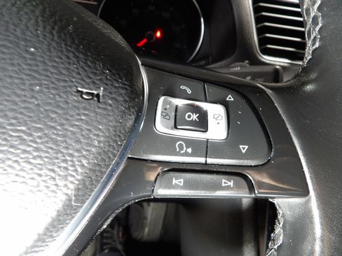 Used 2018 Volkswagen Passat 2.0T SE FWD image 17
