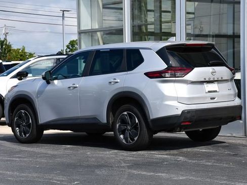 Used 2025 Nissan Rogue SV AWD/4WD image 9