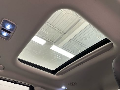 Used 2025 Kia Carnival SX FWD image 43