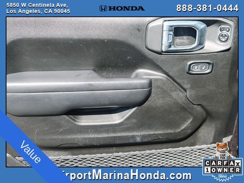 Used 2025 Jeep Wrangler Unlimited Rubicon AWD/4WD image 23