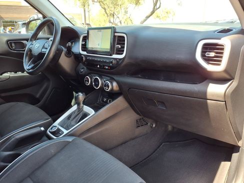 Certified 2023 Hyundai Venue Limited w/ Cargo Package FWD image 10