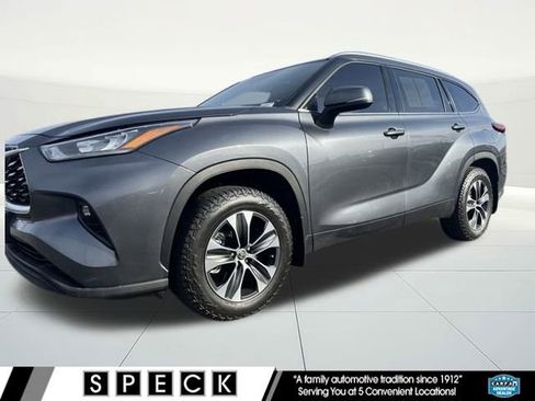 Used 2020 Toyota Highlander XLE image 1