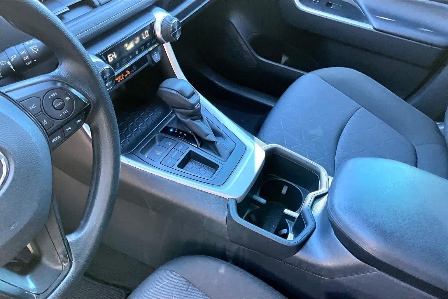 Certified 2022 Toyota RAV4 XLE FWD image 17
