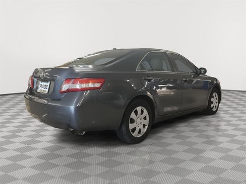 Used 2010 Toyota Camry LE FWD image 22