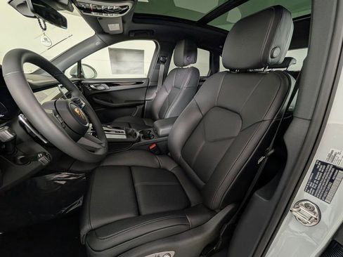 New 2026 Porsche Macan image 4