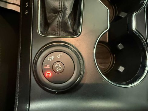 Used 2019 Ford Explorer XLT w/ Equipment Group 201A AWD/4WD image 34