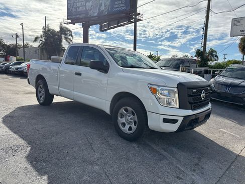 Used 2022 Nissan Titan S image 3