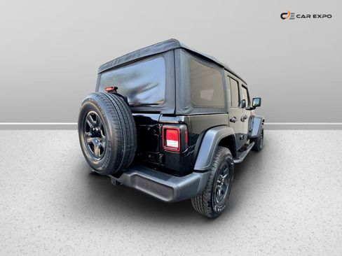 Used 2018 Jeep Wrangler Unlimited Sport image 7