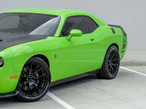 Used 2015 Dodge Challenger R/T Scat Pack w/ Scat Pack Appearance Package RWD image 8