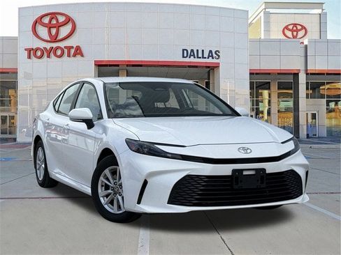 Used 2025 Toyota Camry LE image 1