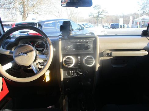 Used 2008 Jeep Wrangler Unlimited Sahara w/ Dual Top Group AWD/4WD image 8