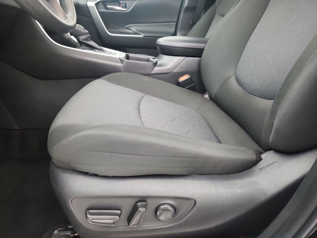 Used 2025 Toyota RAV4 XLE AWD/4WD image 22