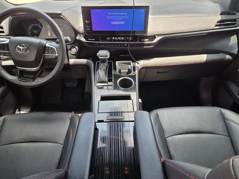 Certified 2025 Toyota Sienna XSE FWD image 6