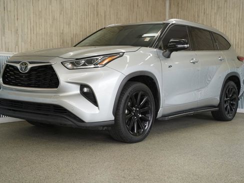 Used 2021 Toyota Highlander Limited image 4