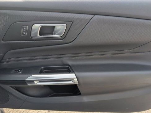 Used 2025 Ford Mustang Premium RWD image 31