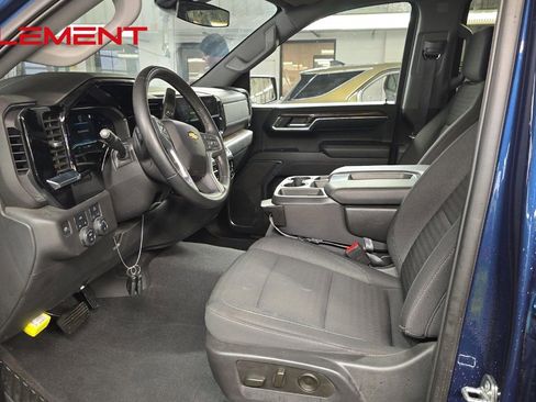 Used 2023 Chevrolet Silverado 1500 LT image 12