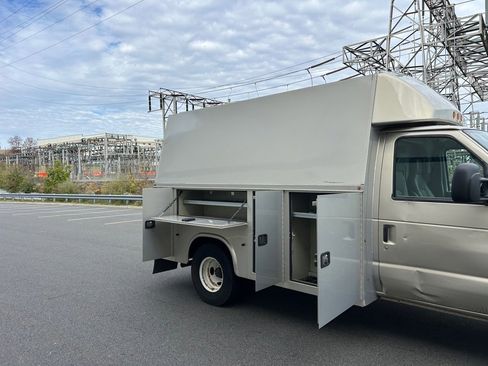 Used 2017 Ford E-350 and Econoline 350 Super Duty w/ Power Windows & Locks Group image 24