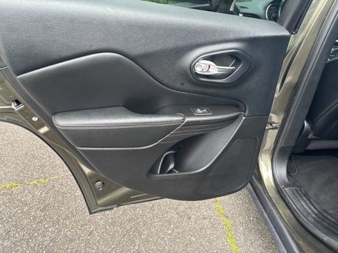 Used 2014 Jeep Cherokee Limited FWD image 17
