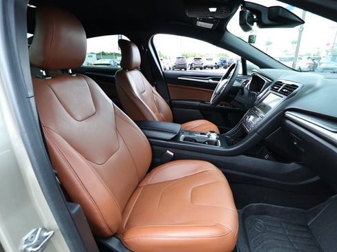 Used 2019 Ford Fusion Energi Titanium FWD image 29