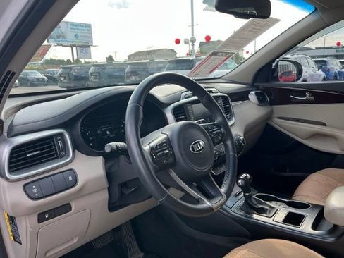 Used 2017 Kia Sorento AWD w/ LX Convenience Package image 19