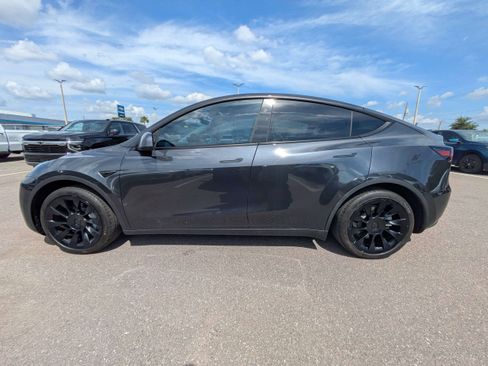 Used 2024 Tesla Model Y 2WD image 6