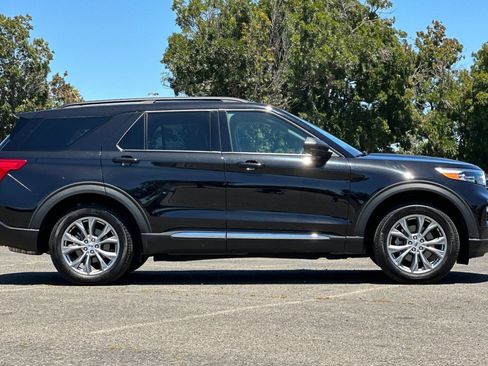 Certified 2023 Ford Explorer XLT w/ Equipment Group 202A AWD/4WD image 2