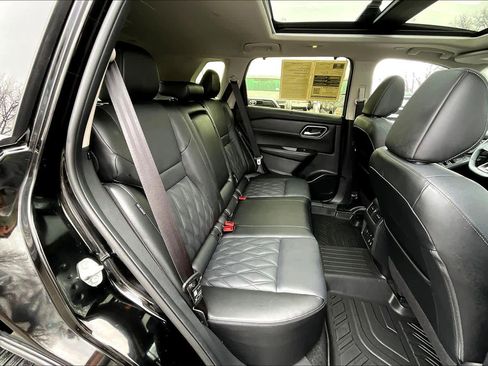 Used 2025 Nissan Rogue Platinum w/ Platinum Premium Package AWD/4WD image 19
